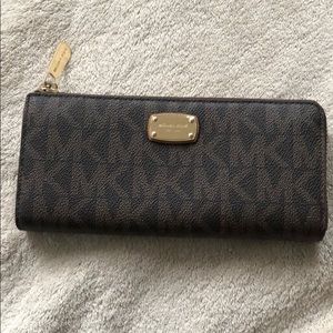 AUTHENTIC MICHAEL KORS LEATHER WALLET